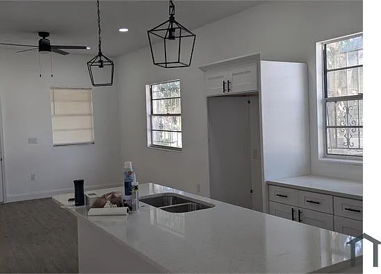 4 bed, 1300 sqft, $2,490 — Photo 2