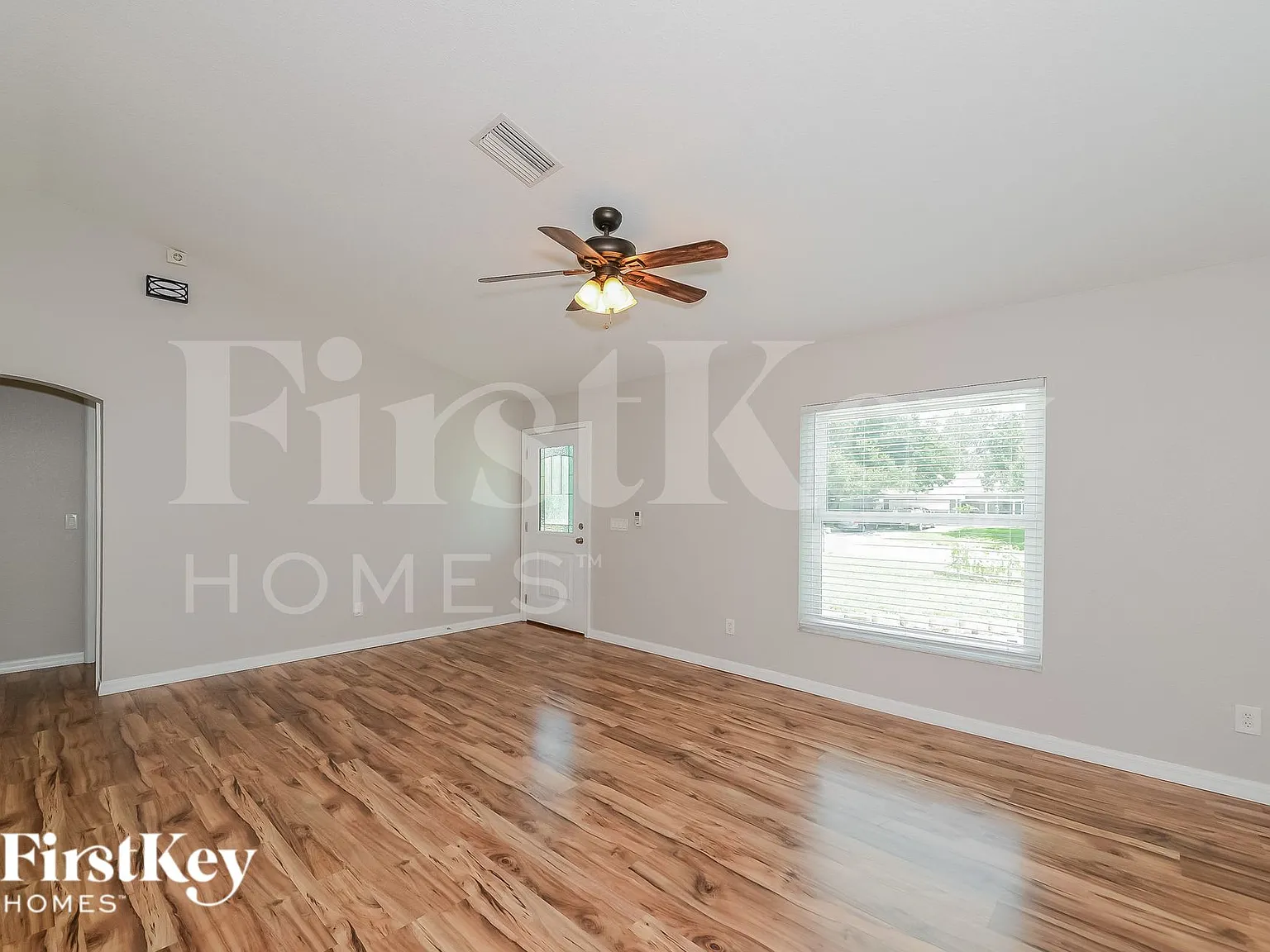 3 bed, 2.0 bath, 1672 sqft, $2,010 — Photo 2