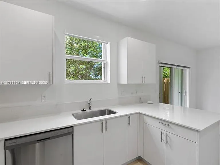106 SW 184th Pl — Photo 8