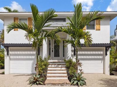 208 Harbor Ln, Holmes Beach, FL, 34217