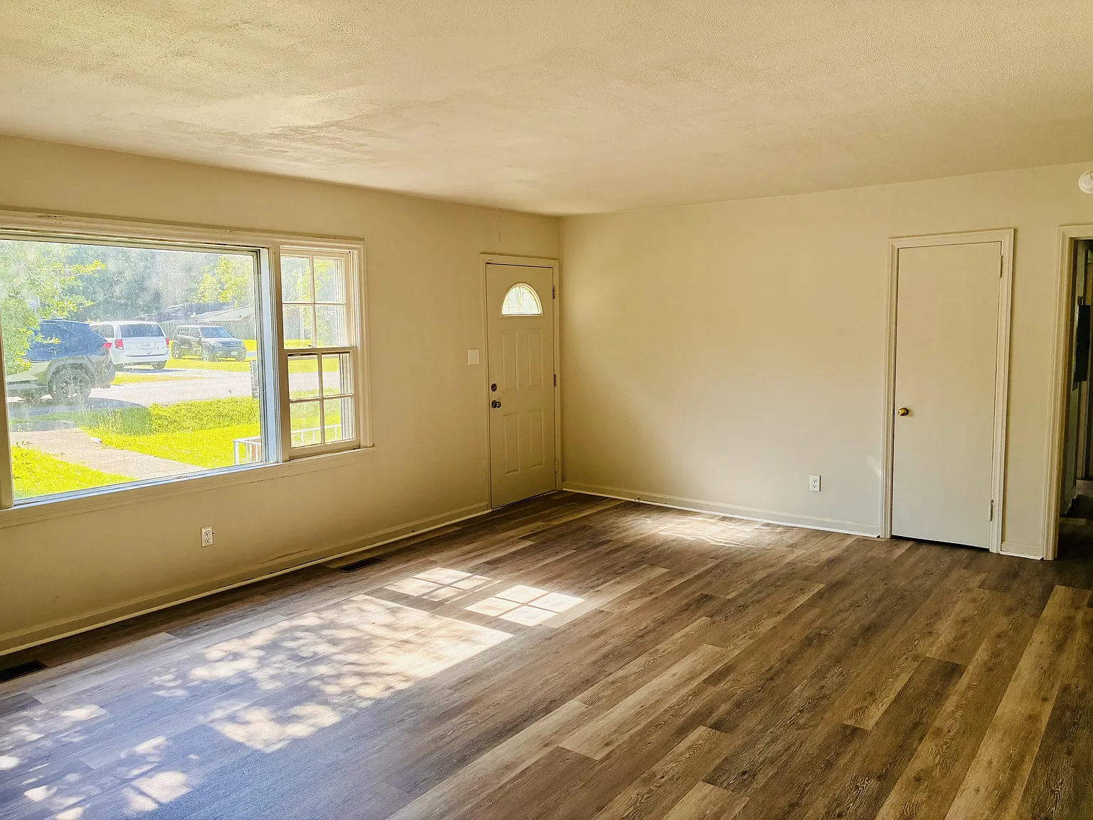 806 Miller Avenue - 1 — Photo 3