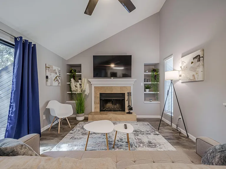 124 Elm Ave SE #3C — Photo 1