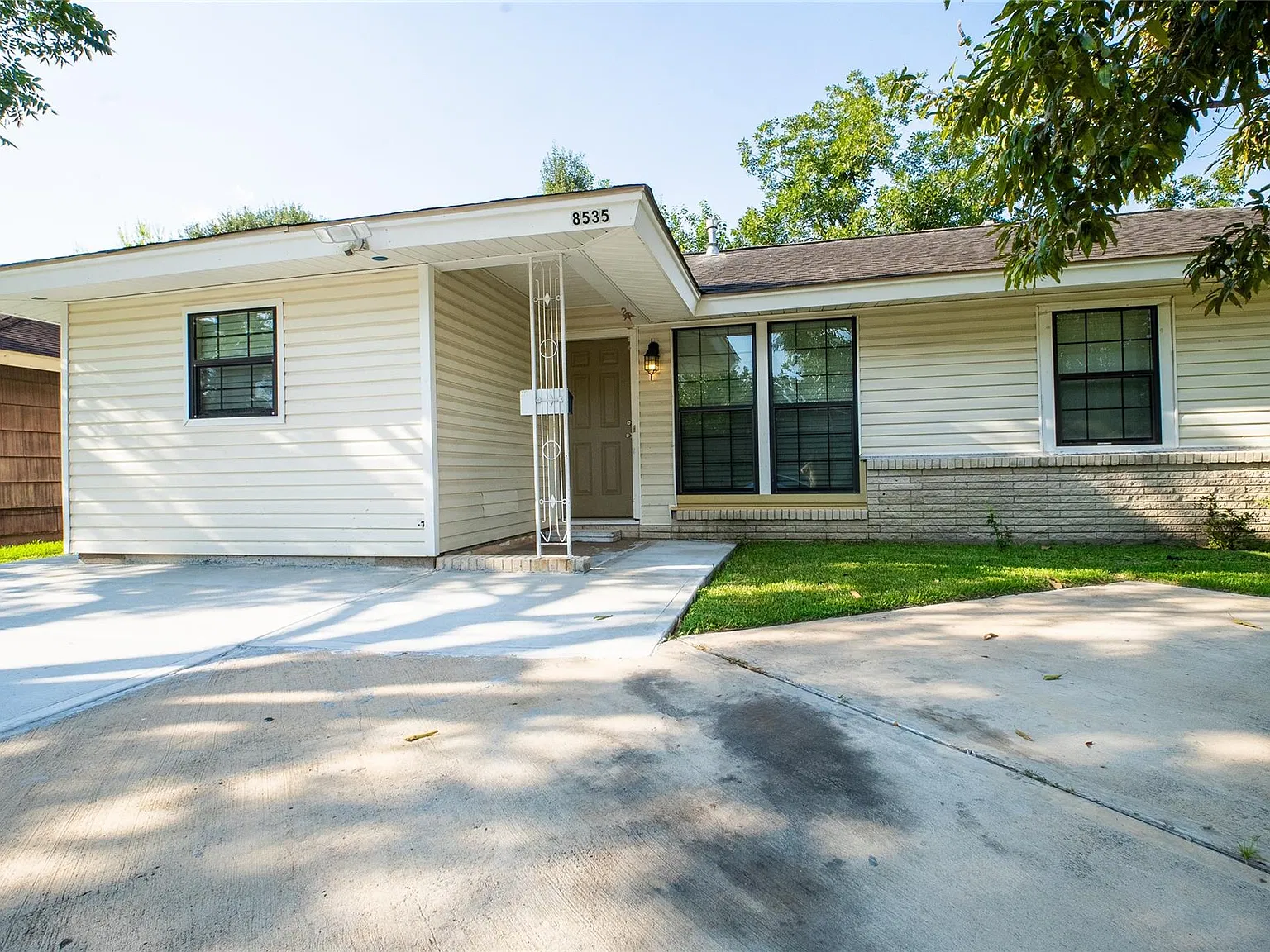4 bed, 2.0 bath, 1362 sqft, $2,300 — Photo 4