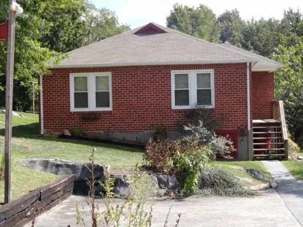 1018 Oak St, Johnson City, TN 37601