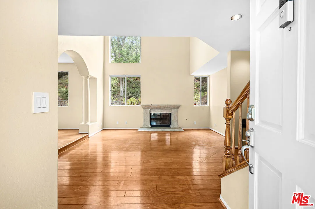 3 bed, 3.0 bath, 2122 sqft, $4,400 — Photo 1