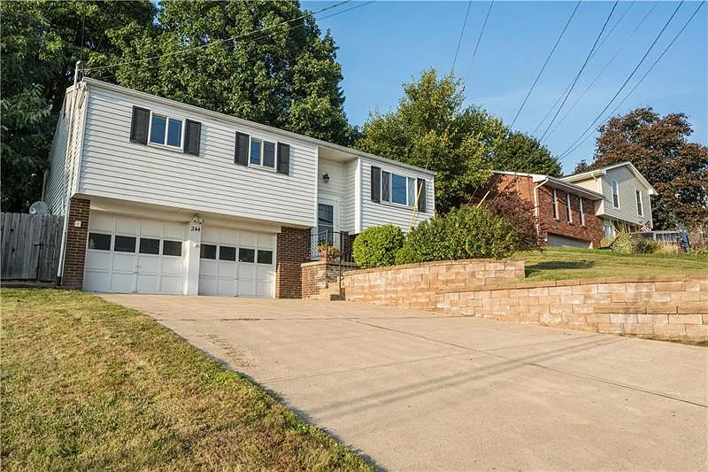 244 Mohican Ave photo 1