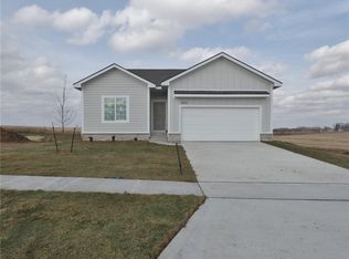2932 Primrose Ln, Pella, IA 50219