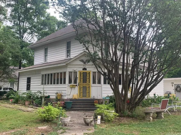 211 S Anna St, Stuttgart, AR 72160