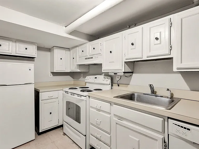 1400 Commonwealth Ave #2 — Photo 6