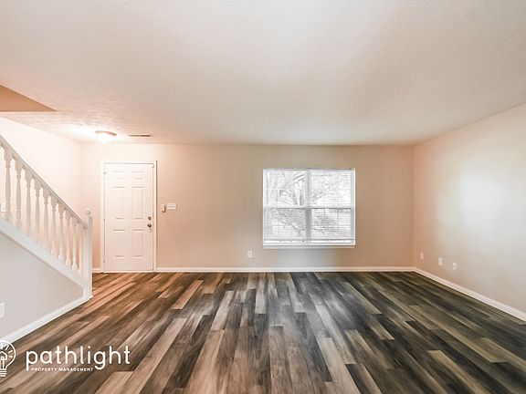 3rd image of 997 Thornwood Dr