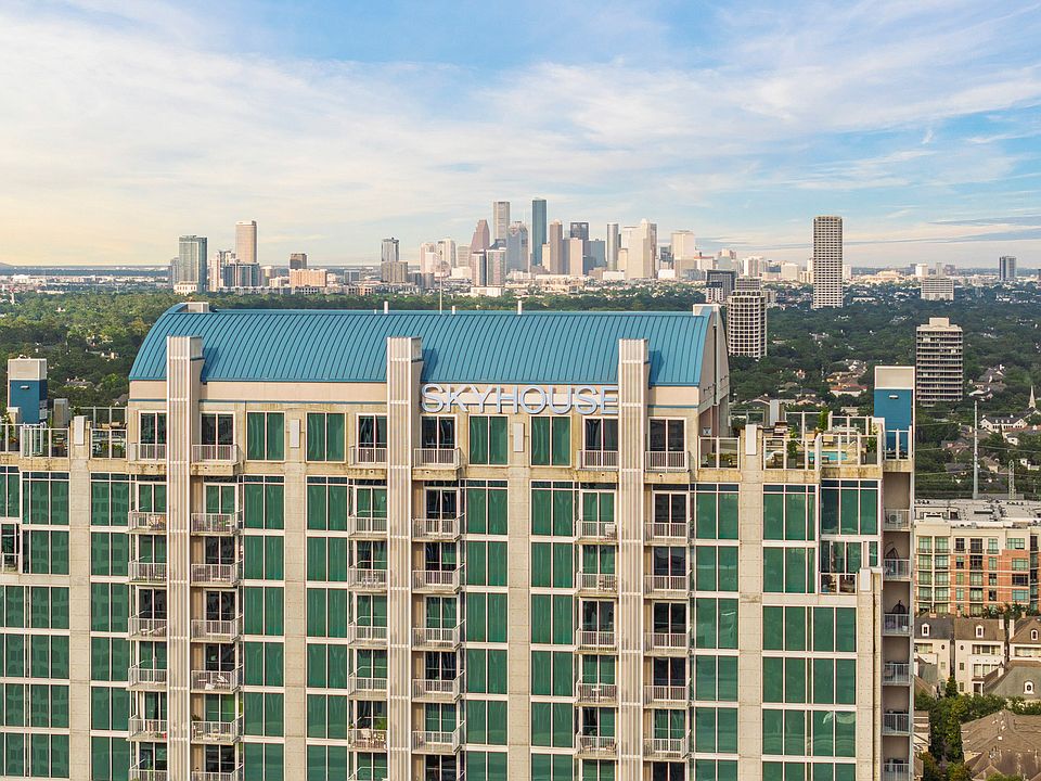 Welcome to SkyHouse River Oaks