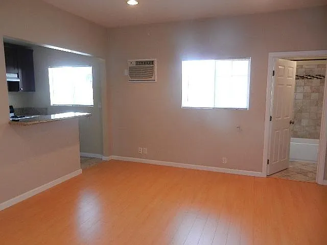 Studio, 350 sqft, $1,750 — Photo 3