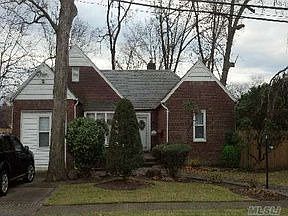 2nd image of 542 Irving Pl
