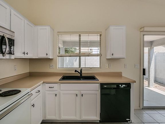 4th image of 3040 E Blackhawk Dr