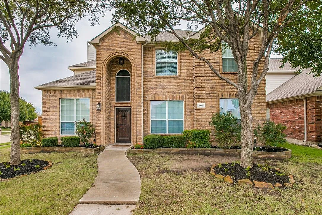 4 bed, 2640 sqft, $2,900 — Photo 2