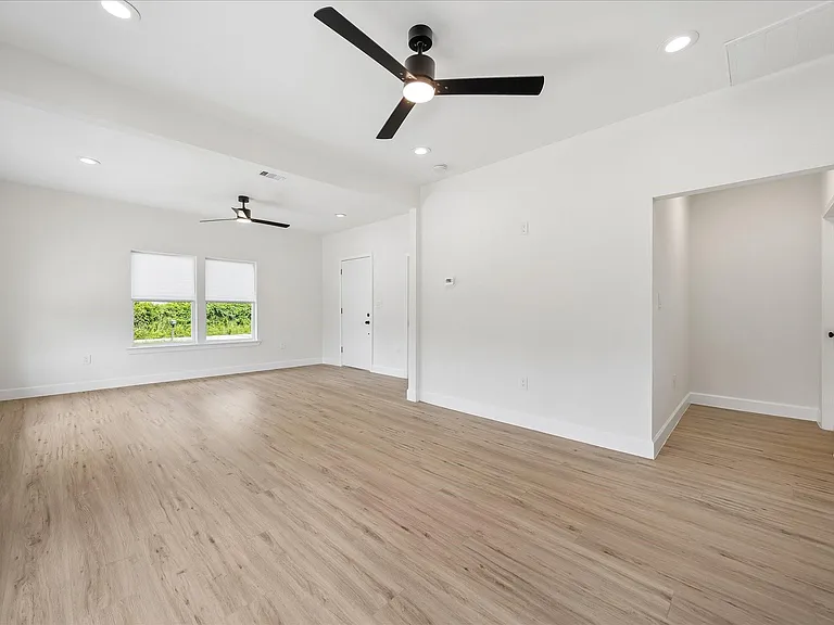 7702 Sealey St — Photo 13