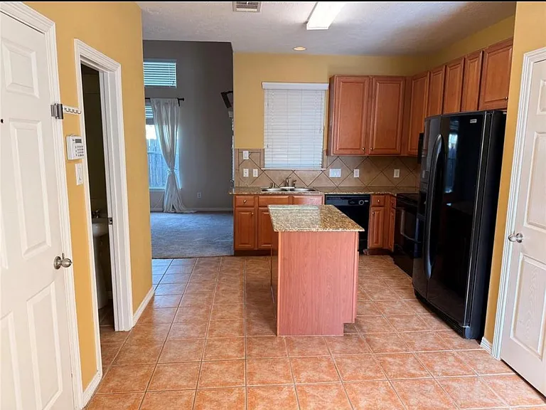 815 Sterling Creek Cir — Photo 4