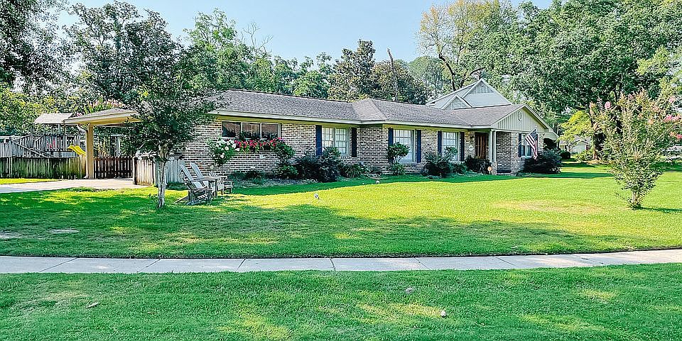1st image of 503 W Rosswood Dr