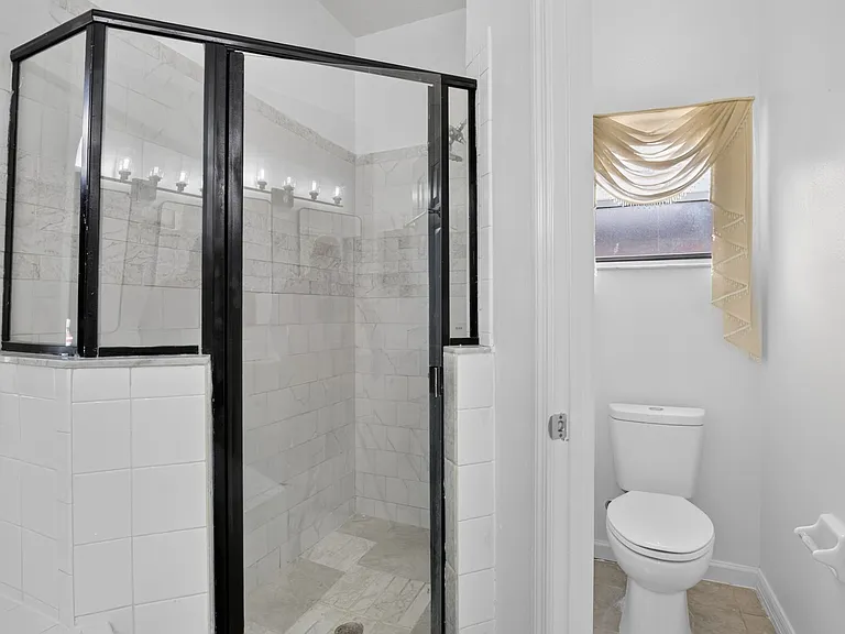 121 Aurelia Ct — Photo 31
