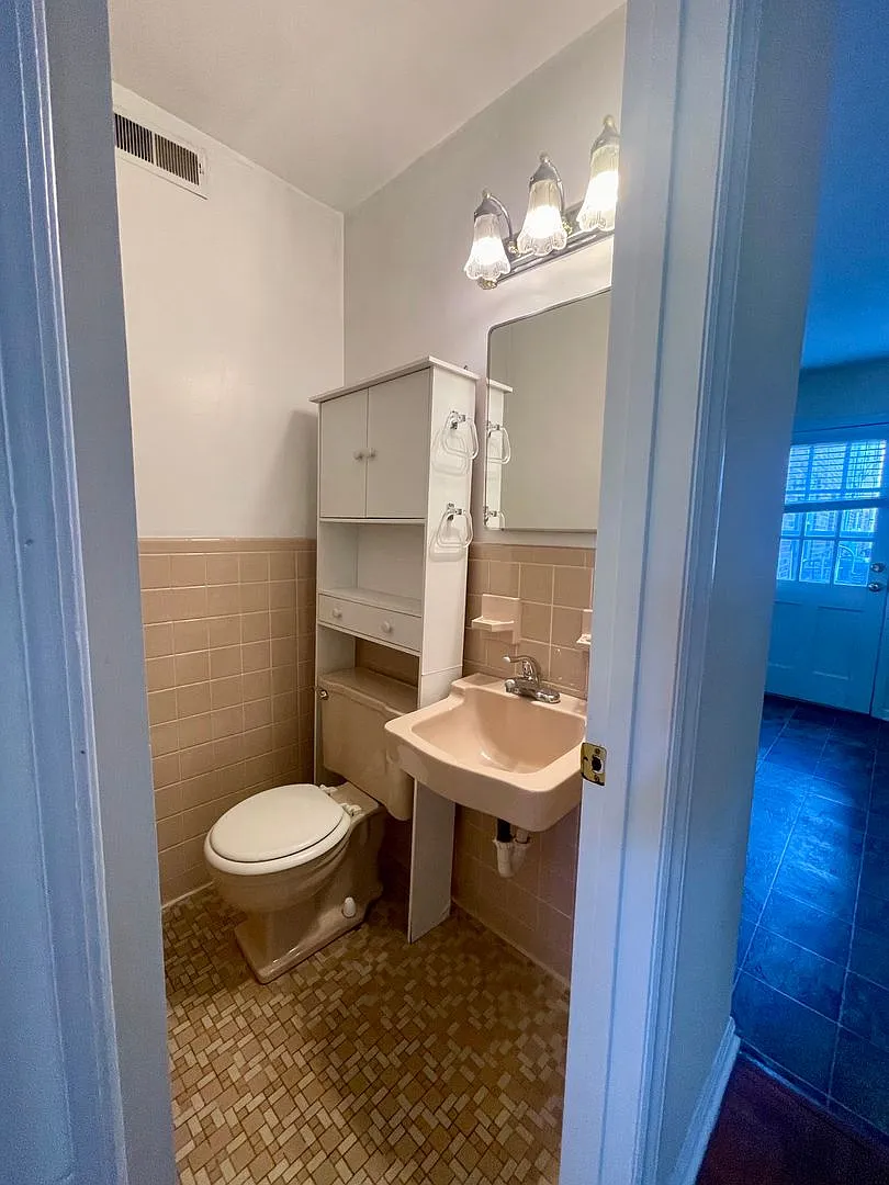 Darling Townhouse in Willow Terrace - ready for you to move in! — Photo 4