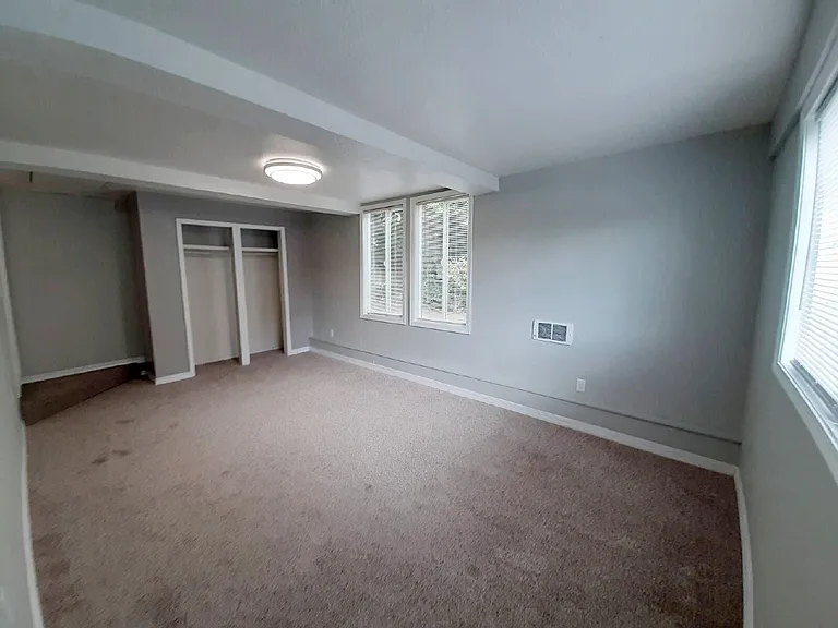 113 E Hilliard Ln — Photo 15