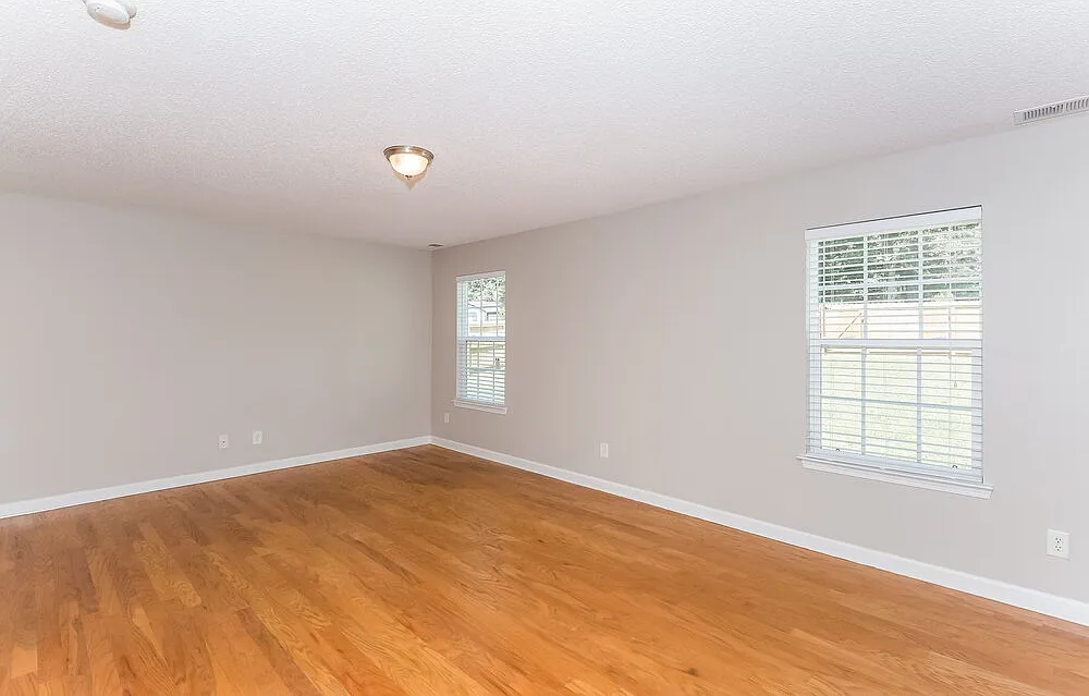 3 bed, 2.5 bath, 1573 sqft, $2,065 — Photo 2