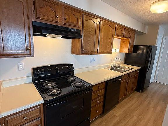 3rd image of 900 Cedar Crest Ct Unit 900
