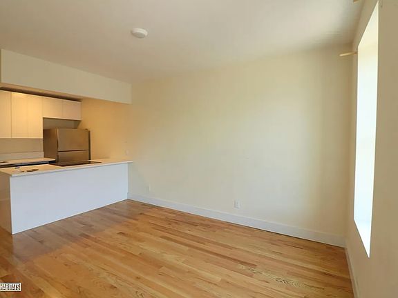 2nd image of 2304 Jackson Ave APT 2