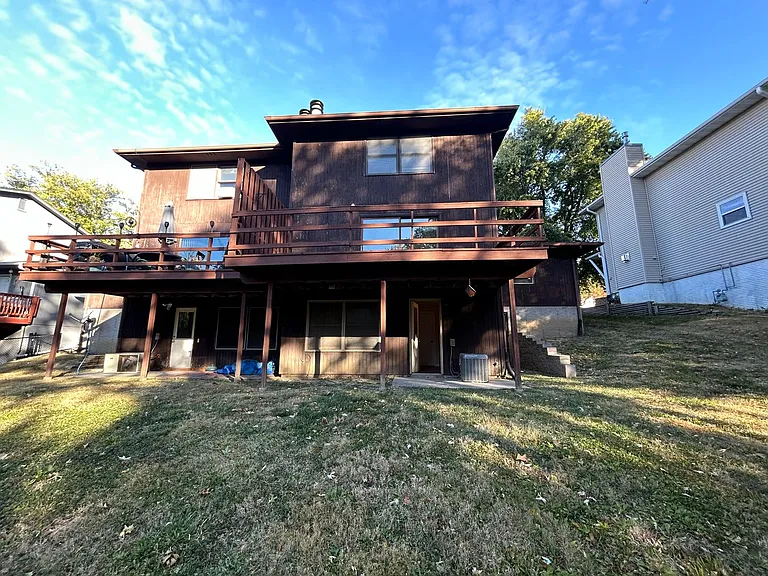 1828 N Ridge Dr — Photo 2