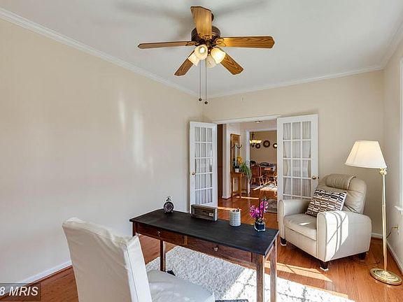 LIVING OR OFFICE SPACE