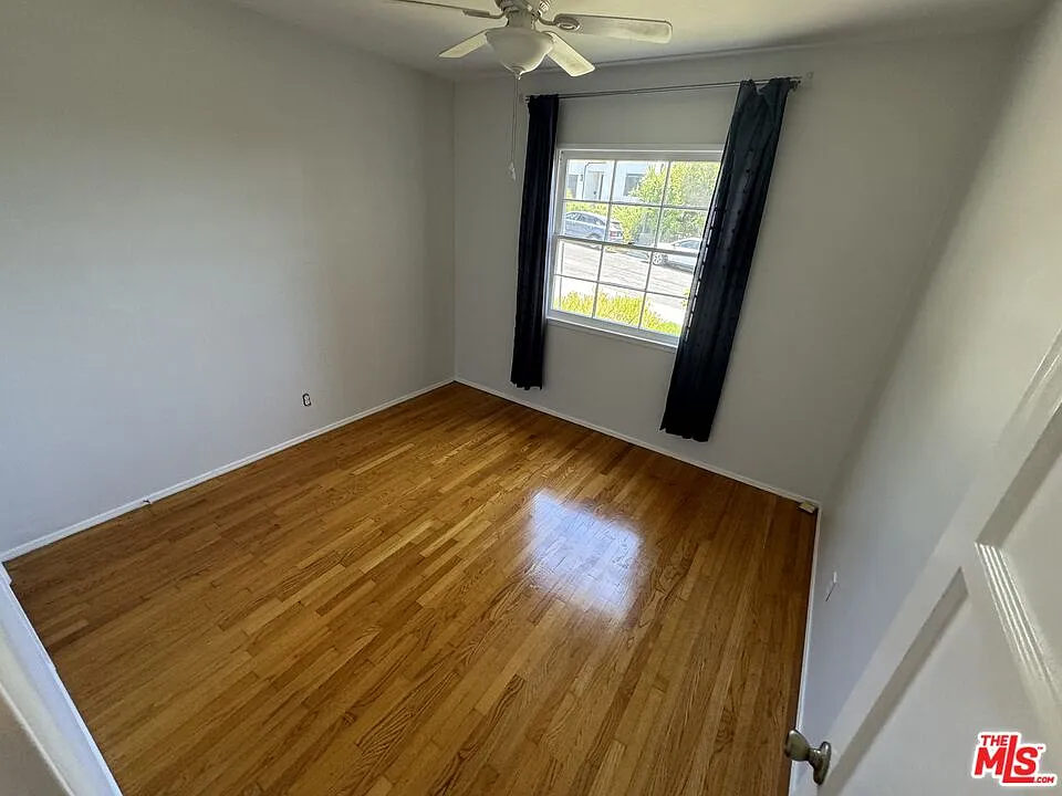 3 bed, 2.0 bath, 1300 sqft, $8,750 — Photo 4