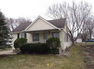 407 1st St, Mendota, IL 61342