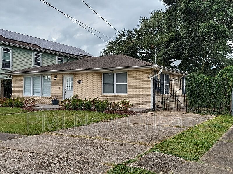 1st image of 1489 Pressburg St