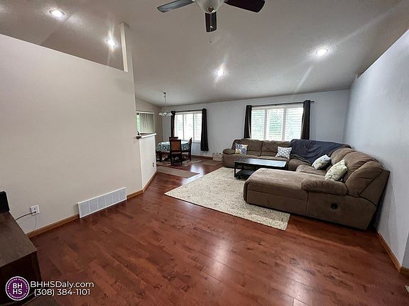 4th image of 903 Sagewood Ave
