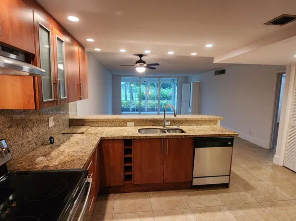 2851 S PALM AIRE Drive #101, Pompano Beach, FL 33069