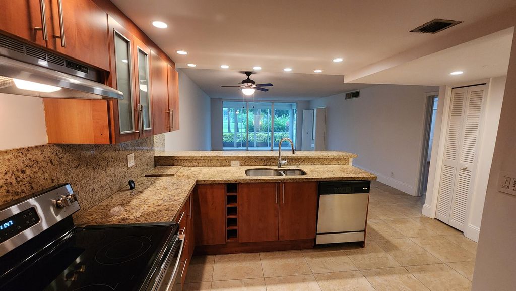 2851 S PALM AIRE Drive #101, Pompano Beach