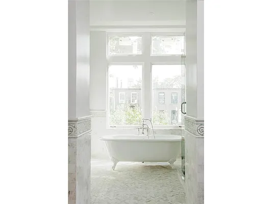 Sold by Douglas Elliman | media 21