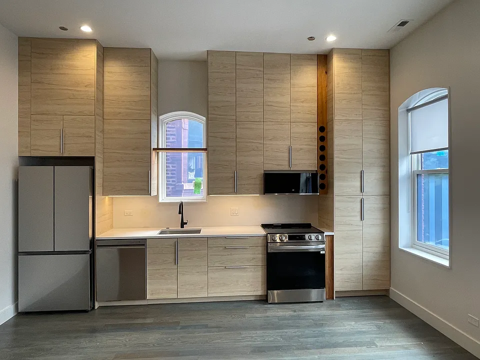 1057 N Wolcott Ave #2W