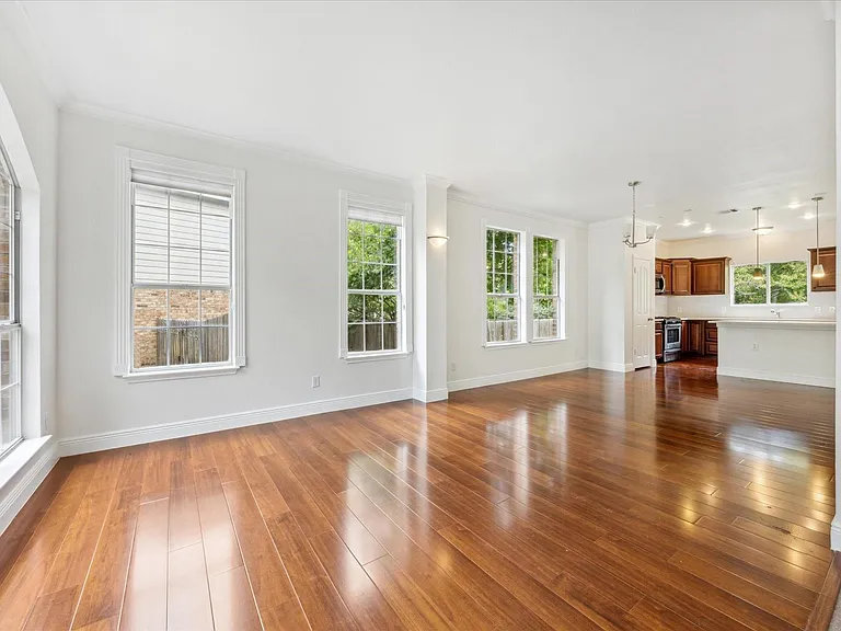 2926 Winchester Dr — Photo 15