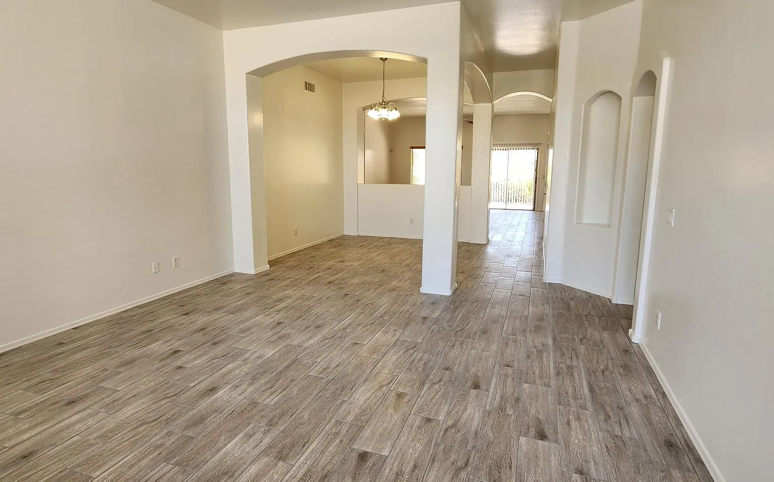 3 bed, 1885 sqft, $2,300 — Photo 2