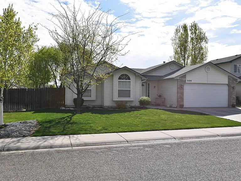 2108 S Linda Vista Pl — Photo 1
