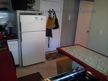 2nd image of 61 Thatcher St #191