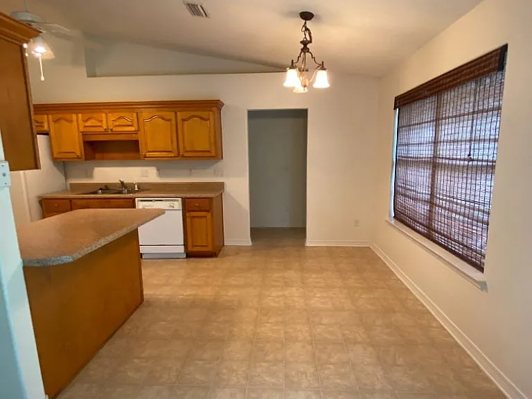 1922 Everglades Dr — Photo 8