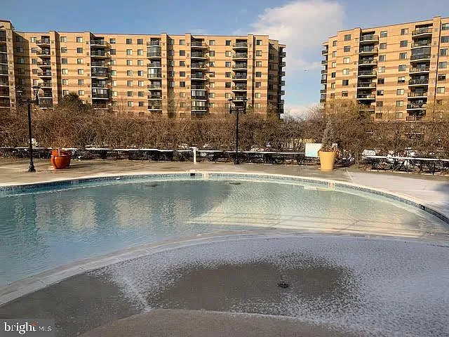 8360 Greensboro Dr #721 — Photo 28