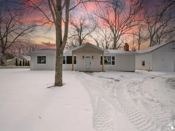 2933 W Dean Rd, Lambertville, MI 48144