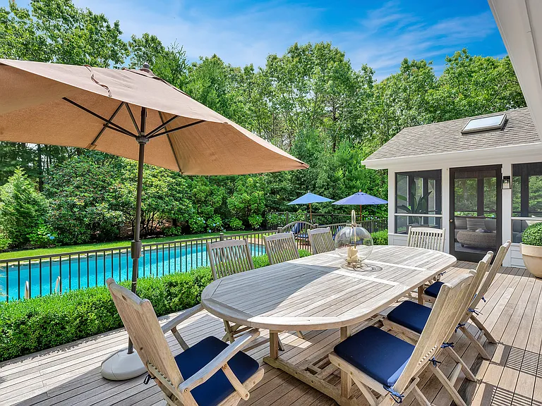 25 Rolling Woods Ct — Photo 18