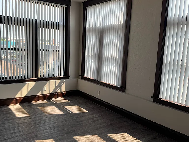223 N Main St — Photo 14