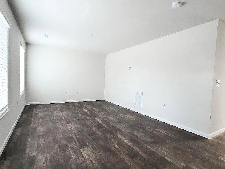 2 Skip Ln — Photo 26