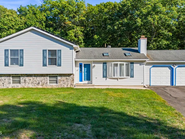 6 Yellowwood Court, Jackson, NJ 08527