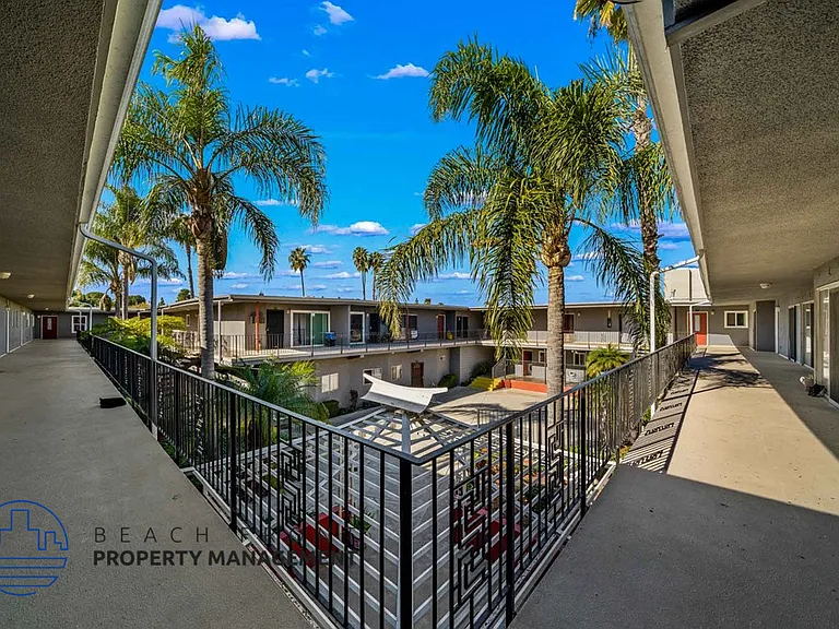 1021 N. Flower St. — Photo 15